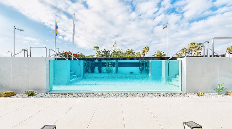 fahana glass pool